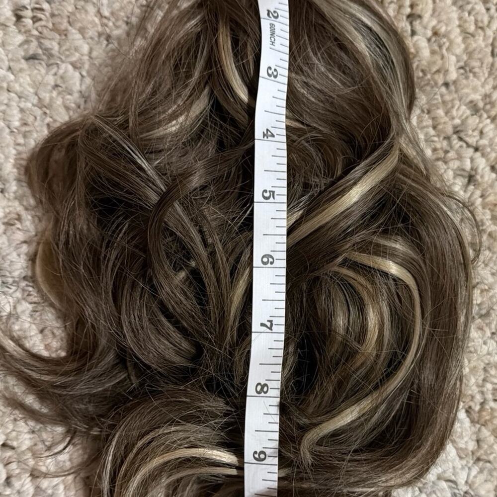 Synthetic claw clip hair extensions light brown and blonde - Picture 3 of 3